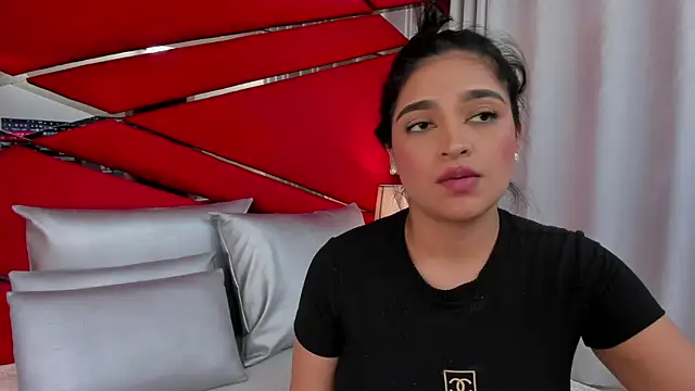 Snapshot of AdeleGray chatting on February 3, 6:17 pm AdeleGray online show from February 3, 6:17 pm