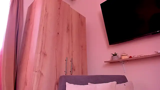 Snapshot of sofiaVelez01 chatting on June 14, 4:42 pm sofiaVelez01 online show from June 14, 4:42 pm