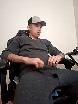 EE9EE9 online show from November 29, 5:16 pm