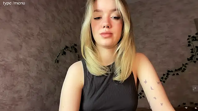 cutiemia0 online show from April 5, 6:10 am