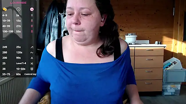 Snapshot of KasiaPrivat chatting on February 21, 8:07 am KasiaPrivat online show from February 21, 8:07 am