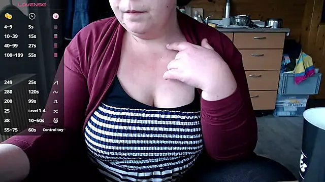 Snapshot of KasiaPrivat chatting on February 28, 7:48 am KasiaPrivat online show from February 28, 7:48 am