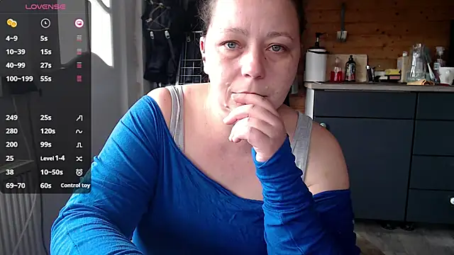 Snapshot of KasiaPrivat chatting on February 13, 9:49 am KasiaPrivat online show from February 13, 9:49 am