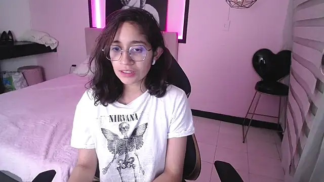 Lili Gomez  online show from December 16, 3:54 pm