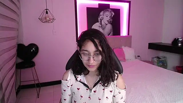 Lili Gomez  online show from December 21, 12:38 pm