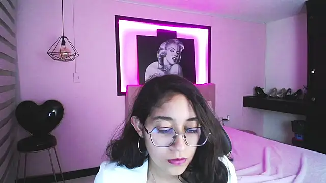 Lili Gomez  online show from December 27, 10:37 pm