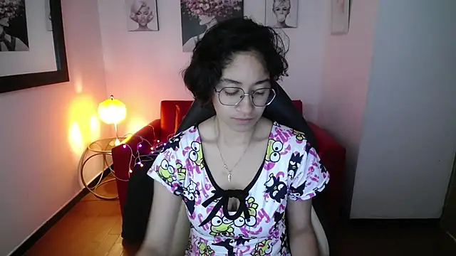 Lili Gomez  online show from February 15, 1:38 pm