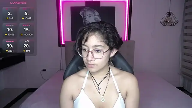 Lili Gomez  online show from September 25, 12:42 pm