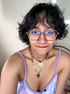 Lili Gomez  online show from December 4, 2:04 pm