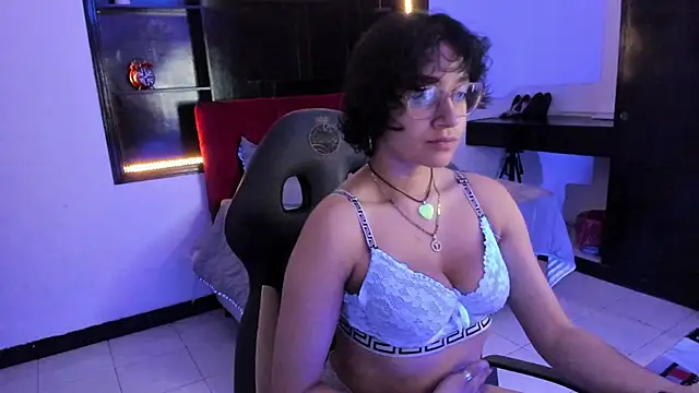 Lili Gomez  online show from December 5, 10:46 am