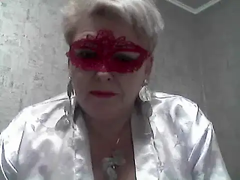 Lisa Suzie online show from December 19, 6:45 pm