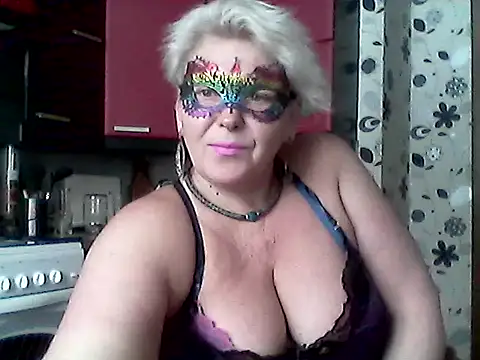 Lisa Suzie online show from February 26, 7:18 am