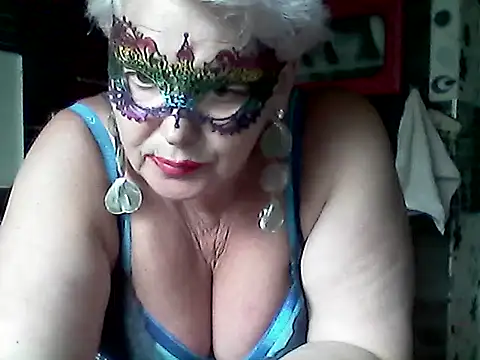 Lisa Suzie online show from June 3, 2:33 pm