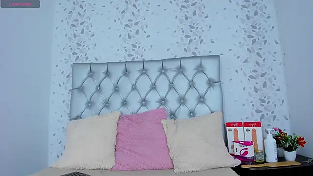 candymery online show from February 19, 7:38 pm