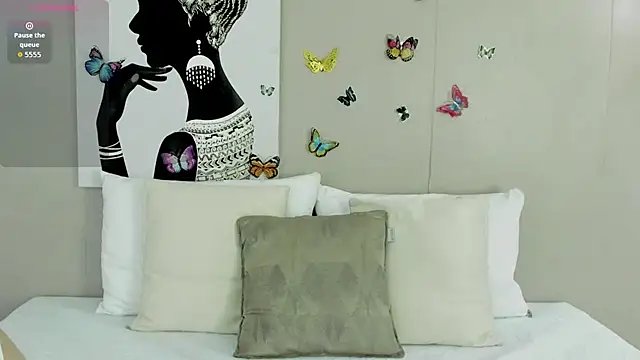 Adelesmithh online show from November 18, 11:36 am