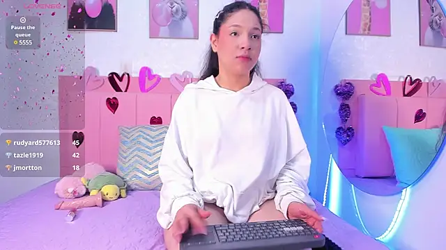 amandalee01 online show from February 9, 8:24 pm