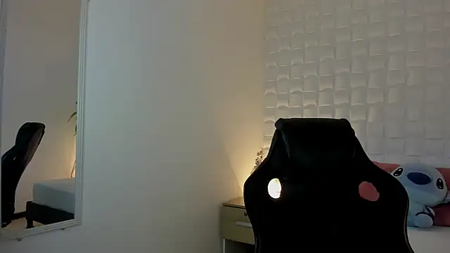 Snapshot of stephanya_ chatting on January 9, 2:11 am stephanya  online show from January 9, 2:11 am