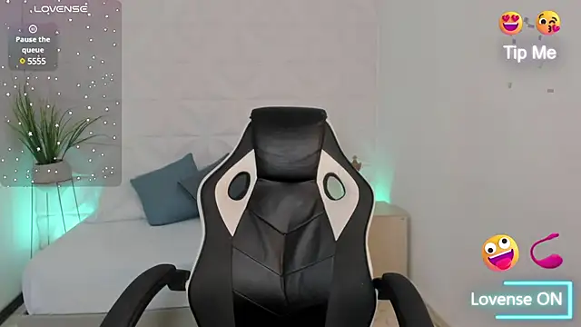 Snapshot of stephanya_ chatting on March 11, 7:03 pm stephanya  online show from March 11, 7:03 pm