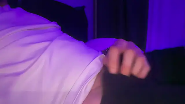 Snapshot of cottonmouth933 chatting on November 17, 10:04 pm cottonmouth933 online show from November 17, 10:04 pm