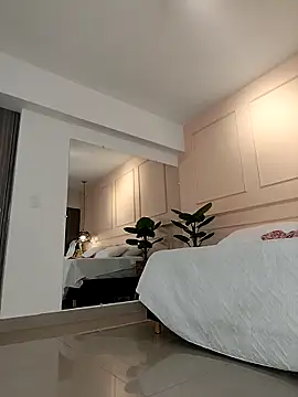 Snapshot of SHARONN____ chatting on October 14, 4:24 am SHARONN online show from October 14, 4:24 am