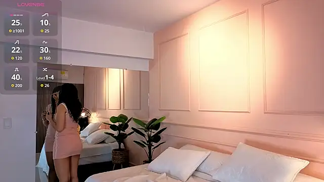 Snapshot of SHARONN____ chatting on October 15, 4:12 am SHARONN online show from October 15, 4:12 am