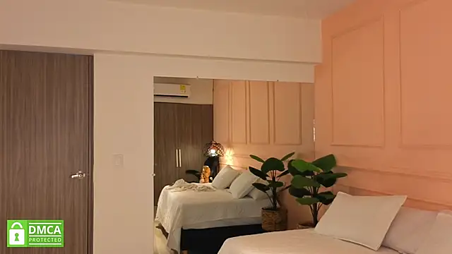 Snapshot of SHARONN____ chatting on October 29, 3:20 am SHARONN online show from October 29, 3:20 am