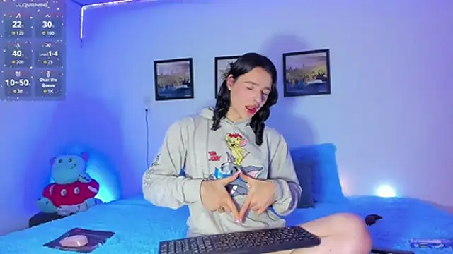 Snapshot of elafranco_ chatting on December 18, 1:00 am elafranco online show from December 18, 1:00 am