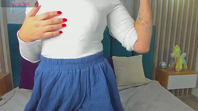 Snapshot of BeatriceReeves chatting on September 20, 1:06 am BeatriceReeves online show from September 20, 1:06 am