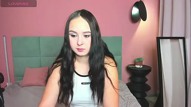 Snapshot of BeatriceReeves chatting on November 9, 1:04 am BeatriceReeves online show from November 9, 1:04 am