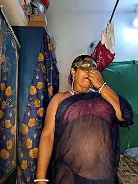 Snapshot of Real_Desi_Couple chatting on March 17, 5:38 pm Real Desi Couple online show from March 17, 5:38 pm