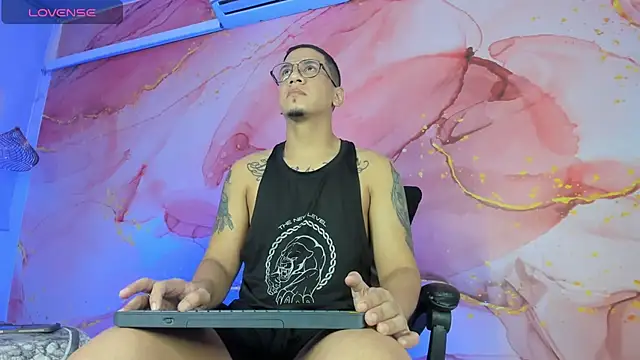 Snapshot of JoshMillerr_ chatting on November 8, 2:45 am JoshMillerr online show from November 8, 2:45 am