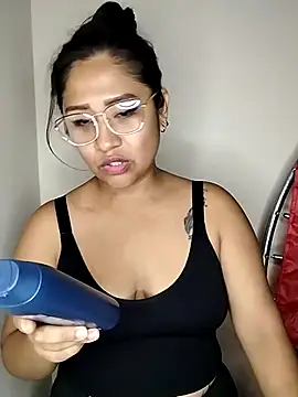 Snapshot of ineliveca chatting on January 29, 5:24 pm ineliveca online show from January 29, 5:24 pm