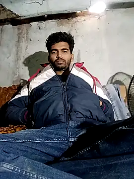 Snapshot of Roni1028 chatting on December 10, 5:39 am Roni1028 online show from December 10, 5:39 am