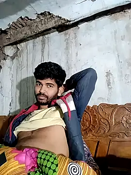 Snapshot of Roni1028 chatting on February 11, 9:53 pm Roni1028 online show from February 11, 9:53 pm