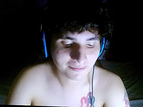 Snapshot of Charley_quin chatting on April 1, 11:35 pm Charley quin online show from April 1, 11:35 pm