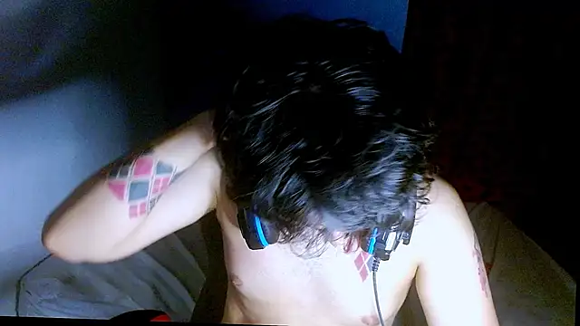 Snapshot of Charley_quin chatting on April 11, 11:31 pm Charley quin online show from April 11, 11:31 pm