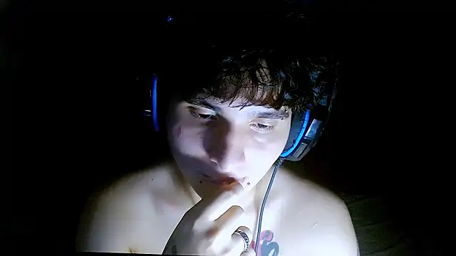 Snapshot of Charley_quin chatting on April 16, 12:22 am Charley quin online show from April 16, 12:22 am