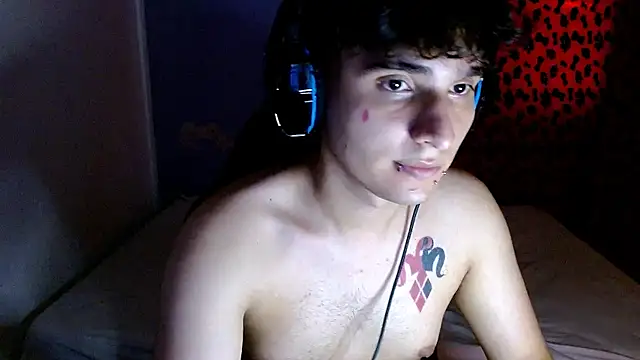 Snapshot of Charley_quin chatting on June 11, 9:57 pm Charley quin online show from June 11, 9:57 pm