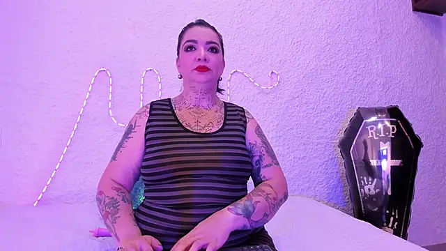 poisson ivy online show from October 1, 8:37 pm