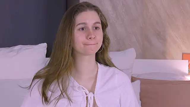 EllieHayes online show from March 14, 8:58 pm