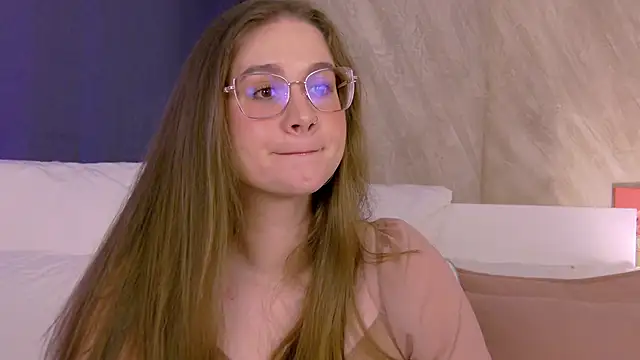 Snapshot of EllieHayes chatting on June 22, 7:00 pm EllieHayes online show from June 22, 7:00 pm