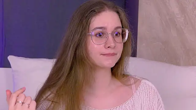 Snapshot of EllieHayes chatting on July 1, 9:14 pm EllieHayes online show from July 1, 9:14 pm