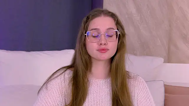 Snapshot of EllieHayes chatting on July 2, 7:25 am EllieHayes online show from July 2, 7:25 am