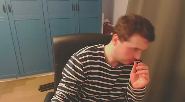 Snapshot of CuteMan33 chatting on December 16, 2:25 am CuteMan33 online show from December 16, 2:25 am