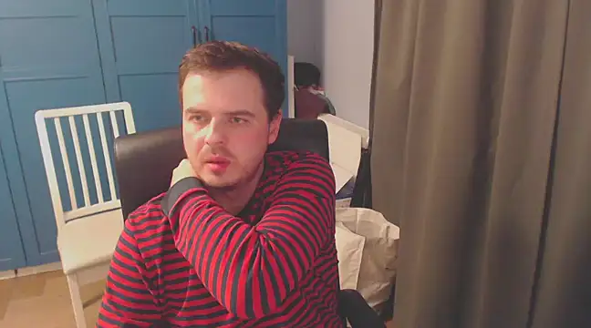 Snapshot of CuteMan33 chatting on December 16, 8:48 pm CuteMan33 online show from December 16, 8:48 pm