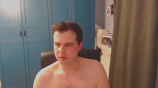 Snapshot of CuteMan33 chatting on December 22, 10:04 pm CuteMan33 online show from December 22, 10:04 pm