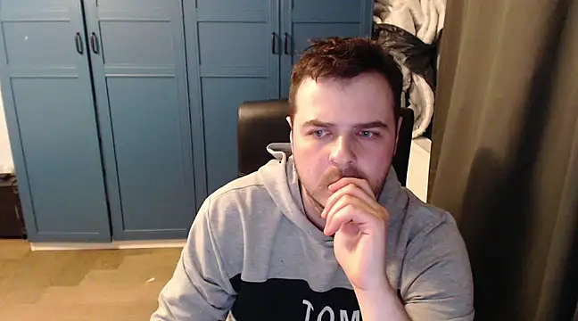 Snapshot of CuteMan33 chatting on March 5, 8:42 pm CuteMan33 online show from March 5, 8:42 pm