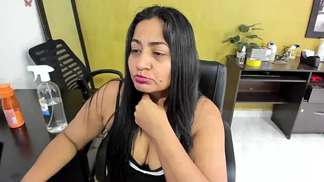 Adele Sweett online show from January 24, 8:00 pm