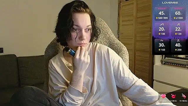 Snapshot of esajukyy chatting on February 21, 2:40 pm esajukyy online show from February 21, 2:40 pm