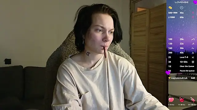 Snapshot of esajukyy chatting on February 26, 3:11 pm esajukyy online show from February 26, 3:11 pm